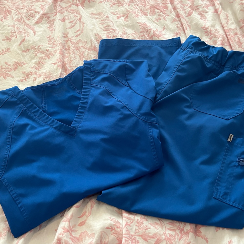 Med Couture scrub set size large